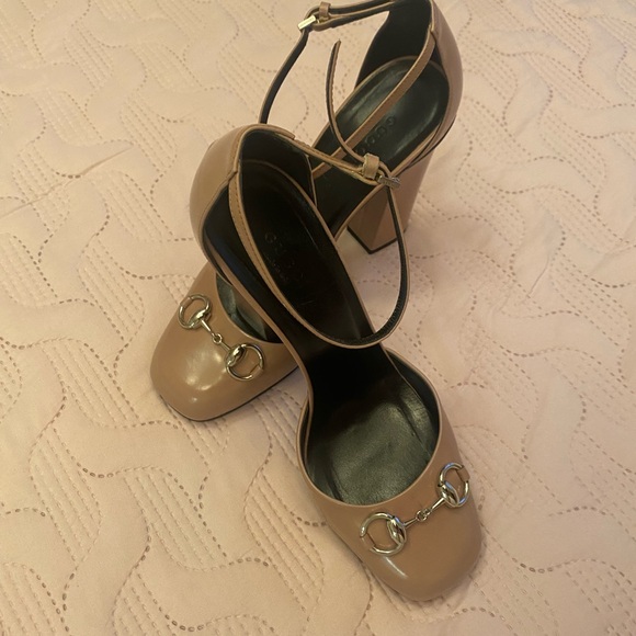 Gucci heels shoes - Picture 1 of 9